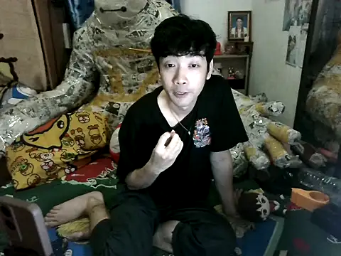 Snapshot of moaman190 chatting on 10/09/25, 04:49 moaman190 online show from 10/09/25, 04:49