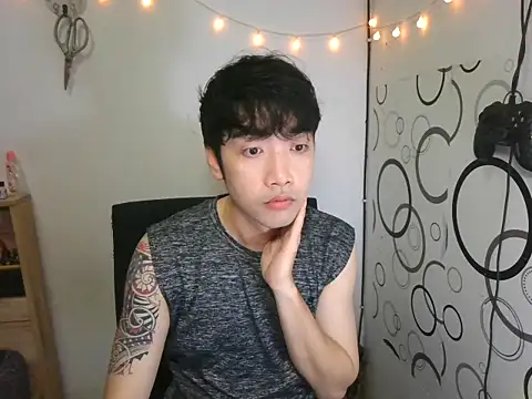 Snapshot of moaman190 chatting on 10/17/25, 09:17 moaman190 online show from 10/17/25, 09:17