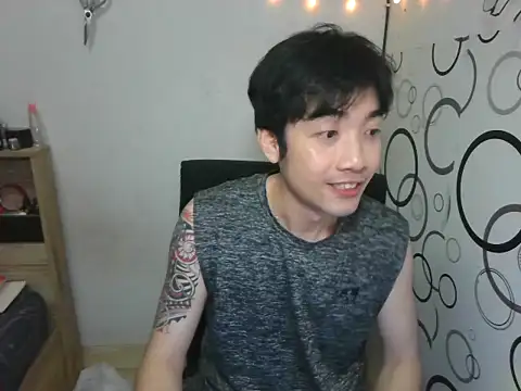 Snapshot of moaman190 chatting on 10/25/25, 05:40 moaman190 online show from 10/25/25, 05:40