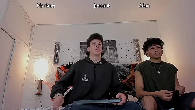 Snapshot of Adan_Oriol chatting on 10/30/25, 03:30 Adan Oriol online show from 10/30/25, 03:30