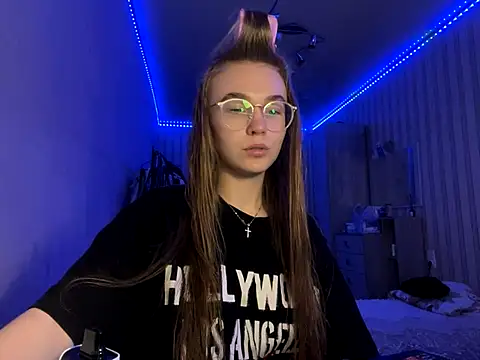 bellameow88 online show from 09/15/25, 12:49