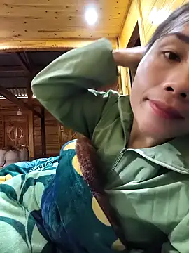 Snapshot of sun_122 chatting on 11/18/25, 05:01 sun 122 online show from 11/18/25, 05:01