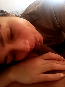 Snapshot of Caroalexiss chatting on 10/20/25, 02:06 Caroalexiss online show from 10/20/25, 02:06