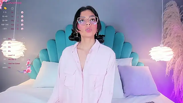 AlassiaHocthner online show from 10/21/25, 11:44