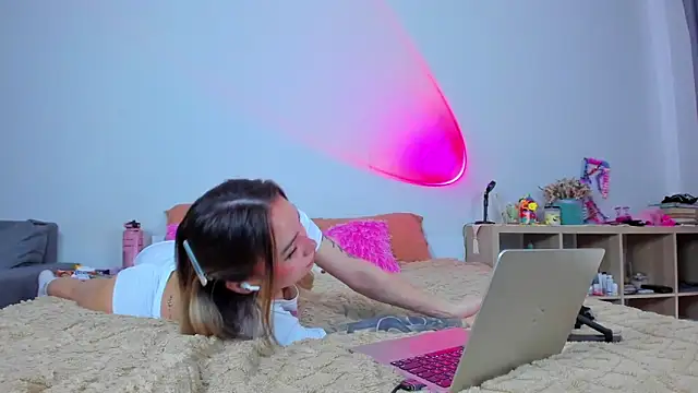 Snapshot of baobei03 chatting on 09/22/25, 07:10 baobei03 online show from 09/22/25, 07:10