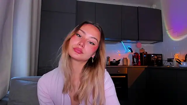 Snapshot of baobei03 chatting on 10/06/25, 01:08 baobei03 online show from 10/06/25, 01:08