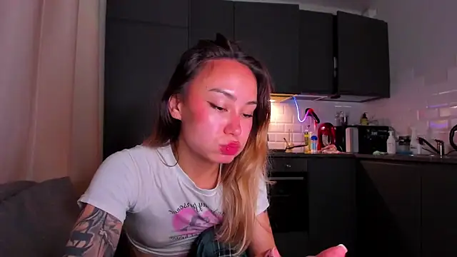 Snapshot of baobei03 chatting on 11/06/25, 02:40 baobei03 online show from 11/06/25, 02:40