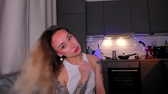 Snapshot of baobei03 chatting on 11/15/25, 01:29 baobei03 online show from 11/15/25, 01:29