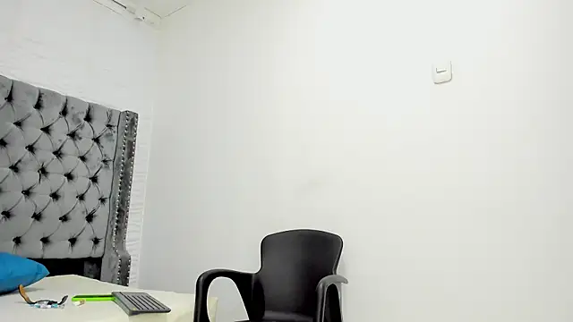 Snapshot of DOUGLAS_099 chatting on 10/01/25, 01:39 DOUGLAS 099 online show from 10/01/25, 01:39