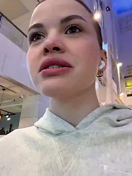 Snapshot of SMELLSEX chatting on 11/19/25, 04:51 SMELLSEX online show from 11/19/25, 04:51