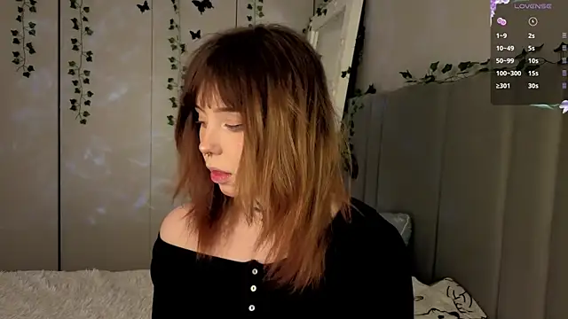 Snapshot of RileyVice chatting on 12/19/25, 08:10 RileyVice online show from 12/19/25, 08:10