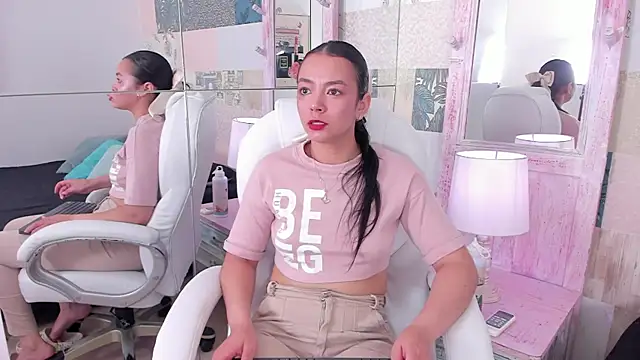 Snapshot of hillary_chen chatting on 10/25/25, 01:35 hillary chen online show from 10/25/25, 01:35