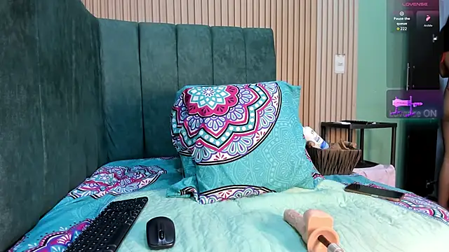 Snapshot of EvelynFoxx- chatting on 11/13/25, 07:02 EvelynFoxx- online show from 11/13/25, 07:02