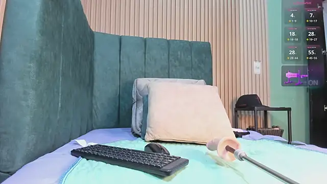 Snapshot of EvelynFoxx- chatting on 11/20/25, 07:02 EvelynFoxx- online show from 11/20/25, 07:02