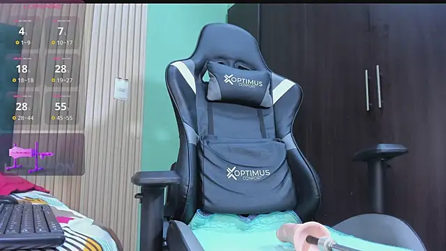 Snapshot of EvelynFoxx- chatting on 12/01/25, 07:08 EvelynFoxx- online show from 12/01/25, 07:08