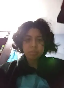 Snapshot of Syndel23 chatting on 10/02/25, 12:28 Syndel23 online show from 10/02/25, 12:28