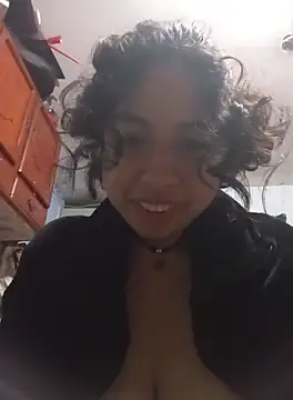 Snapshot of Syndel23 chatting on 10/05/25, 01:37 Syndel23 online show from 10/05/25, 01:37