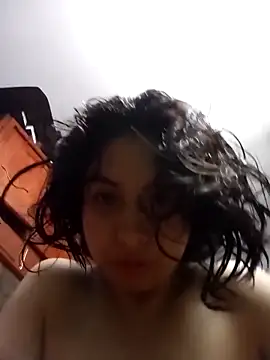 Snapshot of Syndel23 chatting on 11/13/25, 02:10 Syndel23 online show from 11/13/25, 02:10