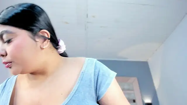 Snapshot of BellaBoobs_ chatting on 12/02/25, 07:42 BellaBoobs online show from 12/02/25, 07:42