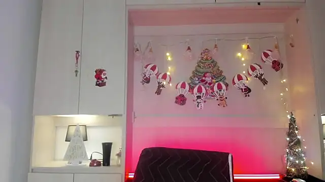 Snapshot of VickyRuiz_ chatting on 12/18/25, 01:28 VickyRuiz online show from 12/18/25, 01:28
