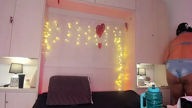 Snapshot of VickyRuiz_ chatting on 02/21/26, 01:01 VickyRuiz online show from 02/21/26, 01:01