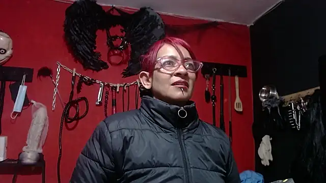 Snapshot of Miss_Mirandaa chatting on 12/18/25, 04:35 Miss Mirandaa online show from 12/18/25, 04:35
