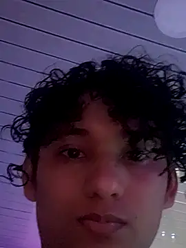 Snapshot of nezuko-uwu chatting on 10/17/25, 05:43 nezuko-uwu online show from 10/17/25, 05:43