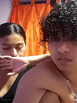 Snapshot of nezuko-uwu chatting on 10/29/25, 04:48 nezuko-uwu online show from 10/29/25, 04:48