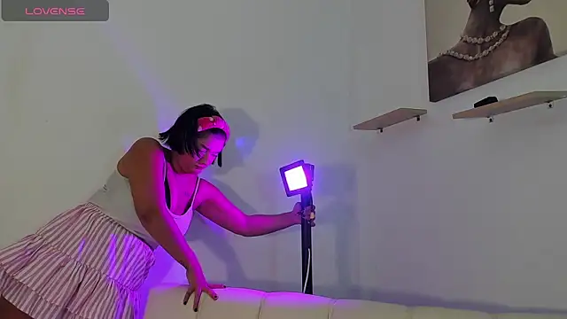 Gabrielaa Miller  online show from 09/27/25, 07:30