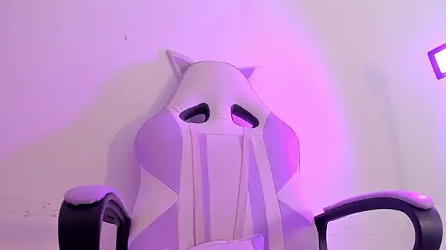 Gabrielaa Miller  online show from 11/22/25, 07:13