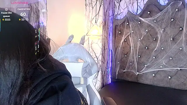 Zami Escobar of online show from 11/01/25, 08:11