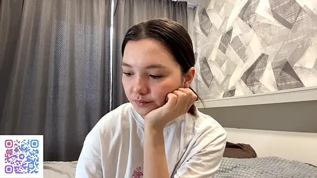 KiraVelvet online show from 11/06/25, 08:04