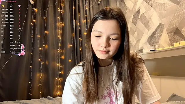 KiraVelvet online show from 12/05/25, 11:08