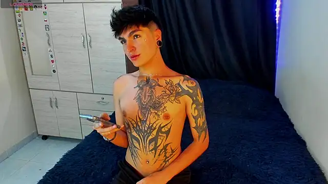 Snapshot of Dark_luckyyy chatting on 10/23/25, 12:32 Dark luckyyy online show from 10/23/25, 12:32