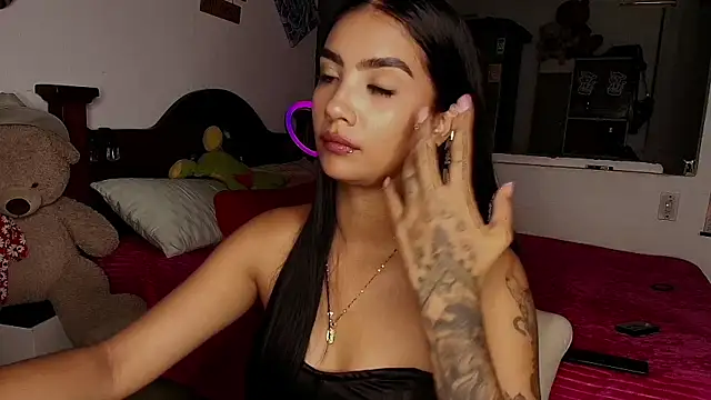 mia yireth online show from 09/15/25, 12:32