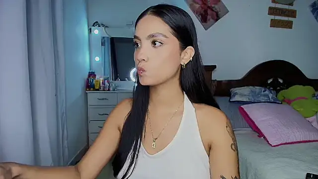 mia yireth online show from 10/14/25, 12:11