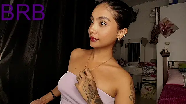 mia yireth online show from 10/30/25, 03:57