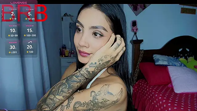 mia yireth online show from 11/18/25, 12:27
