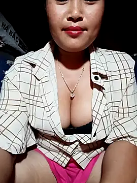 Snapshot of maycuc123 chatting on 09/14/25, 01:21 maycuc123 online show from 09/14/25, 01:21