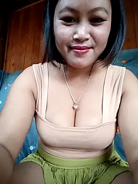 Snapshot of maycuc123 chatting on 10/06/25, 12:41 maycuc123 online show from 10/06/25, 12:41