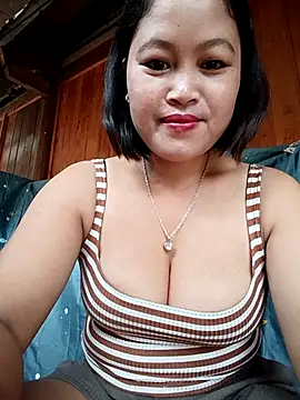 Snapshot of maycuc123 chatting on 10/11/25, 12:54 maycuc123 online show from 10/11/25, 12:54