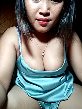 Snapshot of maycuc123 chatting on 10/15/25, 12:49 maycuc123 online show from 10/15/25, 12:49