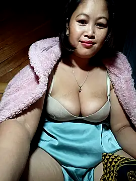 Snapshot of maycuc123 chatting on 11/02/25, 12:57 maycuc123 online show from 11/02/25, 12:57