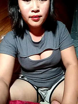 Snapshot of maycuc123 chatting on 11/21/25, 07:40 maycuc123 online show from 11/21/25, 07:40