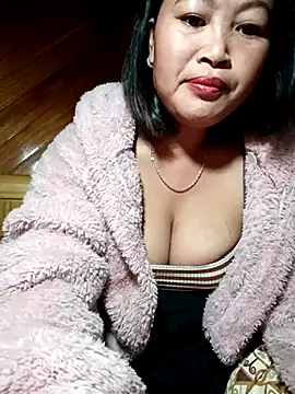 Snapshot of maycuc123 chatting on 11/21/25, 11:58 maycuc123 online show from 11/21/25, 11:58