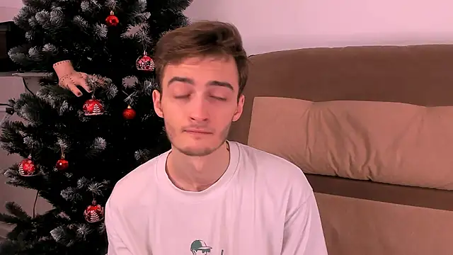 Snapshot of spider____man chatting on 12/14/25, 04:34 spider man online show from 12/14/25, 04:34