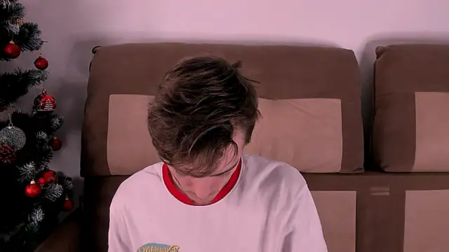 Snapshot of spider____man chatting on 12/17/25, 04:35 spider man online show from 12/17/25, 04:35