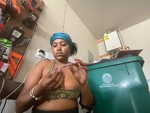 Snapshot of princesslivv chatting on 10/23/25, 08:29 princesslivv online show from 10/23/25, 08:29