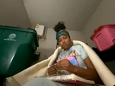 Snapshot of princesslivv chatting on 10/28/25, 08:22 princesslivv online show from 10/28/25, 08:22