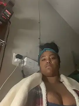 Snapshot of princesslivv chatting on 10/29/25, 08:27 princesslivv online show from 10/29/25, 08:27